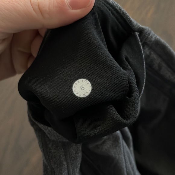 Lululemon size 6 - Picture 4 of 4
